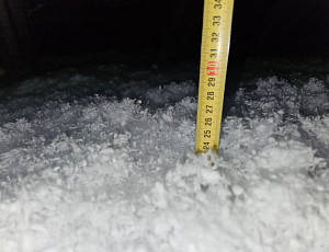 Zateplení stropu bytového domu pomocí foukané izolace